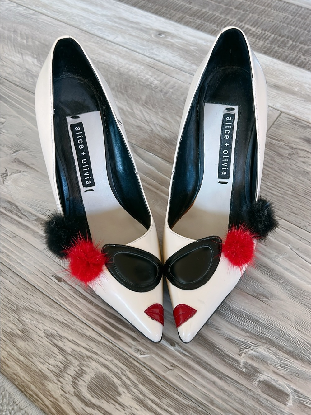 Alice + Olivia Face Pump